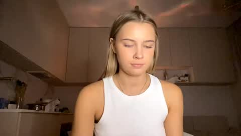 Eliza online show from 04/23/26, 06:43