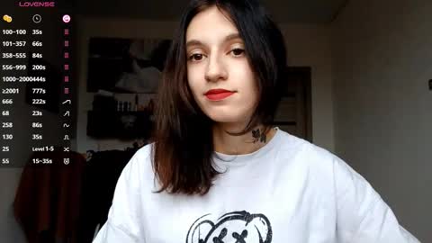 Snapshot of lourdesauerswald chatting on 11/24/25, 07:19 EVA online show from 11/24/25, 07:19