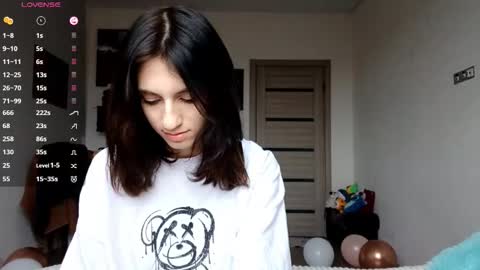 Snapshot of lourdesauerswald chatting on 11/25/25, 07:08 EVA online show from 11/25/25, 07:08