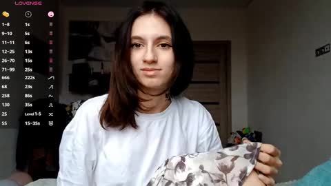 Snapshot of lourdesauerswald chatting on 11/27/25, 07:10 EVA online show from 11/27/25, 07:10