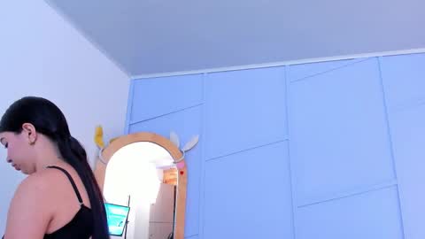 Snapshot of lourenfox chatting on 10/29/25, 11:45 Louren Fox online show from 10/29/25, 11:45