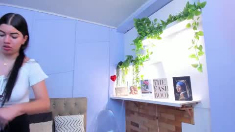 Louren Fox online show from 11/29/25, 11:35