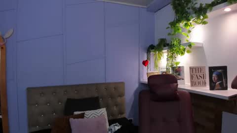 Louren Fox online show from 12/15/25, 11:36