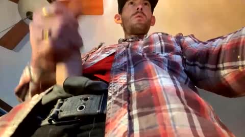 Snapshot of lov3cams chatting on 12/23/24, 12:14 HoneydickNick online show from 12/23/24, 12:14