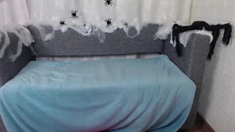 Snapshot of love_bella_ chatting on 10/08/25, 12:52 love bella online show from 10/08/25, 12:52