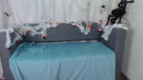 Snapshot of love_bella_ chatting on 10/18/25, 12:24 love bella online show from 10/18/25, 12:24