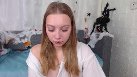 Snapshot of love_bella_ chatting on 10/20/25, 12:11 love bella online show from 10/20/25, 12:11