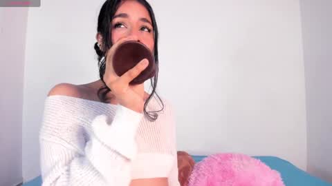 Snapshot of love_cameron chatting on 12/12/24, 12:55 Cam online show from 12/12/24, 12:55