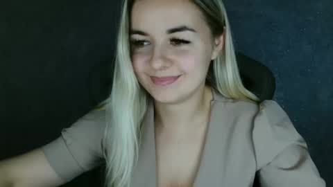 Snapshot of love_dom_meg chatting on 03/11/25, 03:12 Megane online show from 03/11/25, 03:12