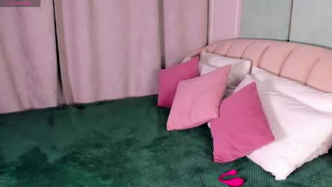 Lola online show from 12/26/24, 12:57
