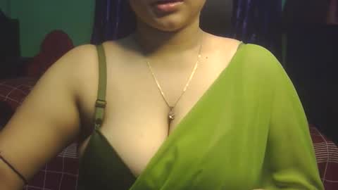 Snapshot of love_luna_angel chatting on 11/12/25, 09:36 Luna online show from 11/12/25, 09:36