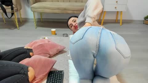 Snapshot of love_mexoxo chatting on 05/02/26, 05:45 Andreea online show from 05/02/26, 05:45
