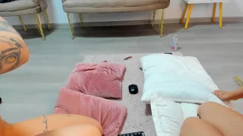 Snapshot of love_mexoxo chatting on 05/30/26, 09:17 Andreea online show from 05/30/26, 09:17
