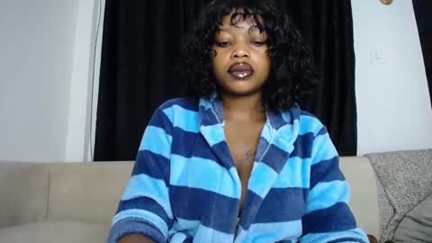 Snapshot of love_niahh chatting on 02/18/26, 12:50 niahh online show from 02/18/26, 12:50