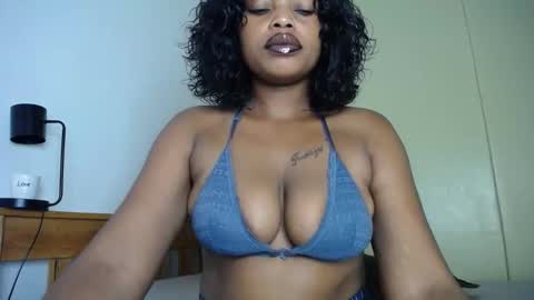 Snapshot of love_niahh chatting on 02/20/26, 11:32 niahh online show from 02/20/26, 11:32