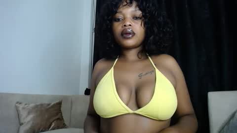 Snapshot of love_niahh chatting on 02/21/26, 12:33 niahh online show from 02/21/26, 12:33