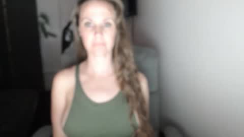 LoVe On  online show from 11/12/25, 02:39