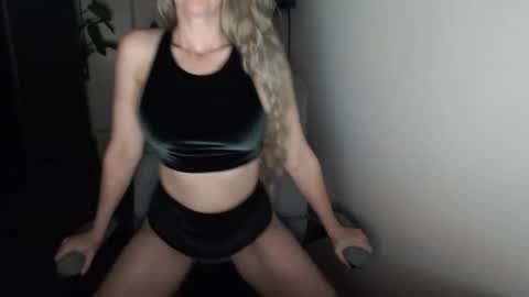 LoVe On  online show from 12/05/25, 01:14