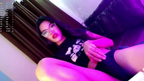 Snapshot of love_seren chatting on 10/10/25, 12:15 Seren online show from 10/10/25, 12:15