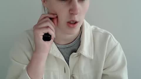 Vivian online show from 11/05/25, 02:17