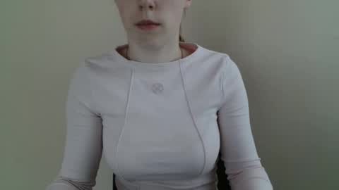 Vivian online show from 03/23/26, 12:42