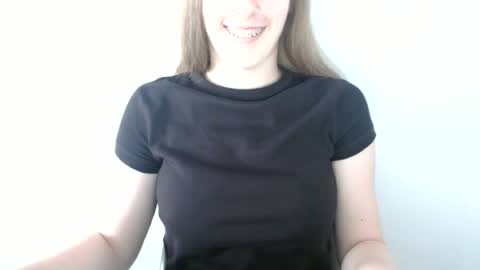 Snapshot of love_vivian chatting on 07/06/26, 03:03 Vivian online show from 07/06/26, 03:03