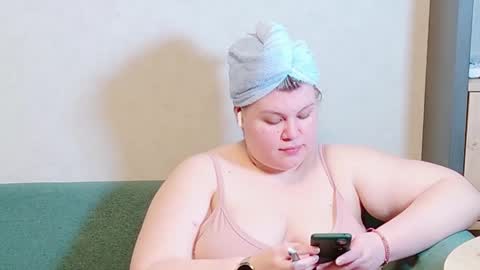 Snapshot of love_wiggy18 chatting on 01/09/25, 12:09 Ally online show from 01/09/25, 12:09