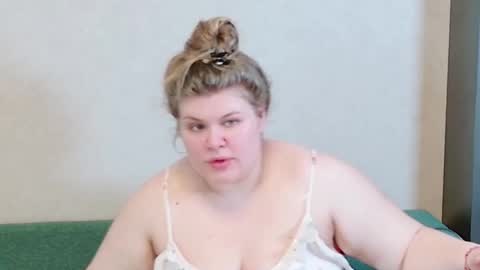 Snapshot of love_wiggy18 chatting on 02/10/25, 10:31 Ally online show from 02/10/25, 10:31