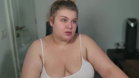 Snapshot of love_wiggy18 chatting on 10/04/25, 05:49 Ally online show from 10/04/25, 05:49