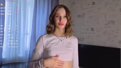 Snapshot of love_you_bella chatting on 06/17/26, 03:35 Bella online show from 06/17/26, 03:35