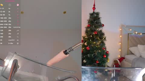 Snapshot of lovebabyblush chatting on 12/20/24, 12:05 Shynie online show from 12/20/24, 12:05