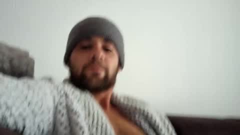 Snapshot of lovecouple0910 chatting on 01/05/25, 12:42 lovecouple0910 online show from 01/05/25, 12:42