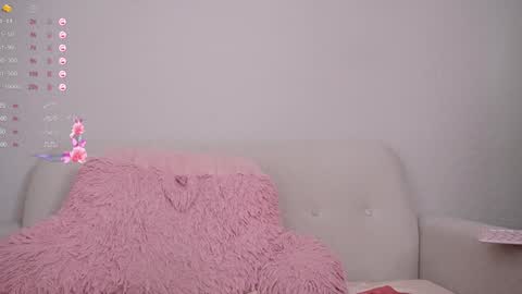 Snapshot of loveegirll chatting on 01/20/25, 08:52 katalina online show from 01/20/25, 08:52