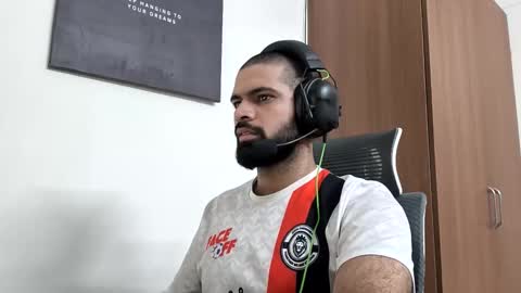 Snapshot of lovehairyindian chatting on 06/10/26, 01:50 Indian hairy online show from 06/10/26, 01:50