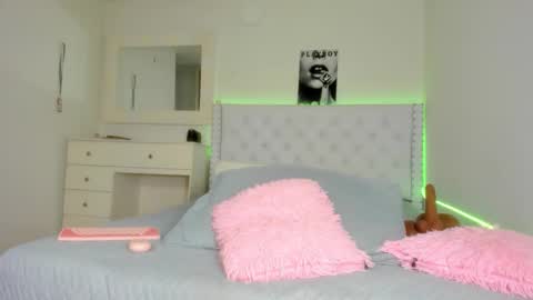 Val online show from 12/21/25, 11:56