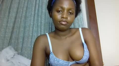 Snapshot of lovelbrownie chatting on 10/09/25, 07:01 lovelbrownie online show from 10/09/25, 07:01