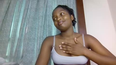 Snapshot of lovelbrownie chatting on 10/25/25, 10:56 lovelbrownie online show from 10/25/25, 10:56