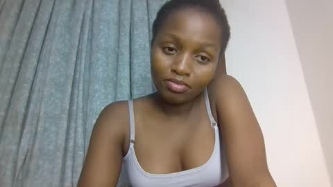 Snapshot of lovelbrownie chatting on 10/31/25, 10:22 lovelbrownie online show from 10/31/25, 10:22