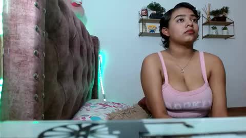 loveliluz online show from 11/18/25, 11:37