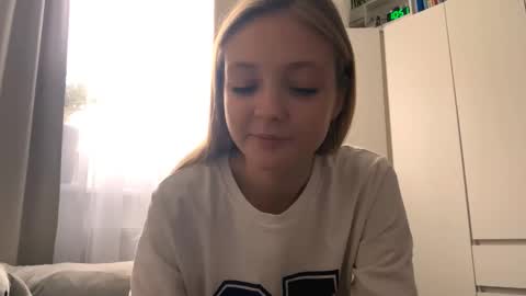 Ella online show from 10/05/25, 07:50