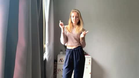 Ella online show from 10/15/25, 06:35