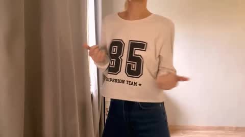 Ella online show from 12/03/25, 07:05