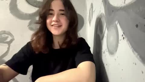 Snapshot of lovellamarchman chatting on 12/18/25, 01:28 Emily online show from 12/18/25, 01:28