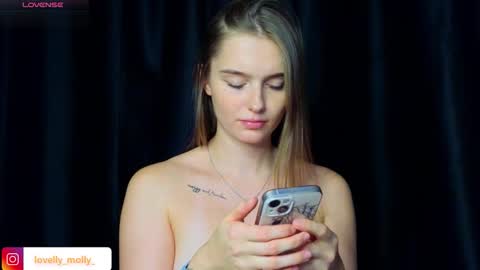 Snapshot of lovelly_molly chatting on 11/29/25, 04:43 Molly online show from 11/29/25, 04:43