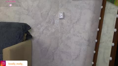 Snapshot of lovelly_molly chatting on 12/18/25, 05:52 Molly online show from 12/18/25, 05:52