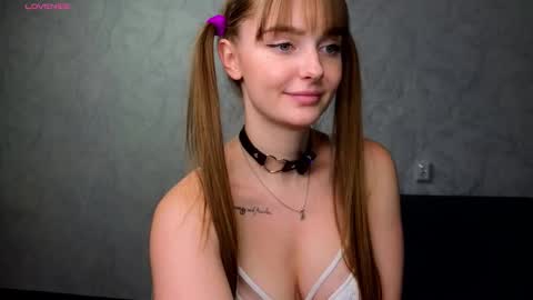 Snapshot of lovelly_molly chatting on 02/01/26, 05:44 Molly online show from 02/01/26, 05:44