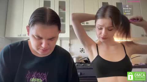 Snapshot of lovelly_mooncouple chatting on 02/24/25, 10:26 Mileena and Oliver online show from 02/24/25, 10:26