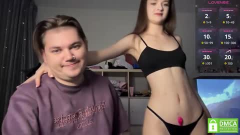 Snapshot of lovelly_mooncouple chatting on 09/18/25, 10:39 Mileena and Oliver online show from 09/18/25, 10:39