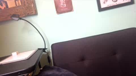 Snapshot of lovelove9915 chatting on 04/21/26, 08:09 lovelove9915 online show from 04/21/26, 08:09