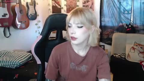Snapshot of lovely_cass chatting on 05/27/26, 08:50 Cassie online show from 05/27/26, 08:50